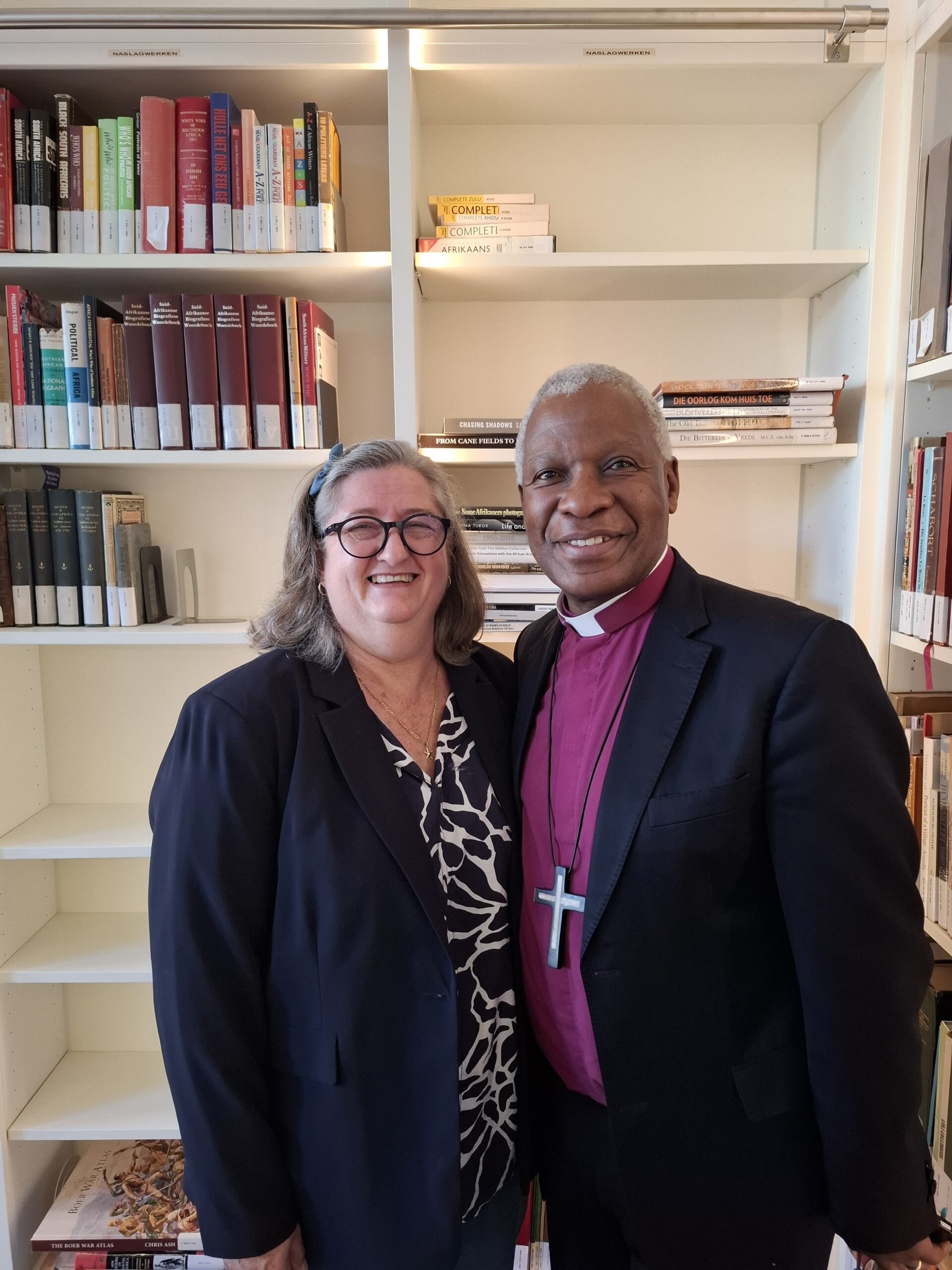 Susan Coetzee-Van Rooy met aartsbisschop Thabo Makgoba